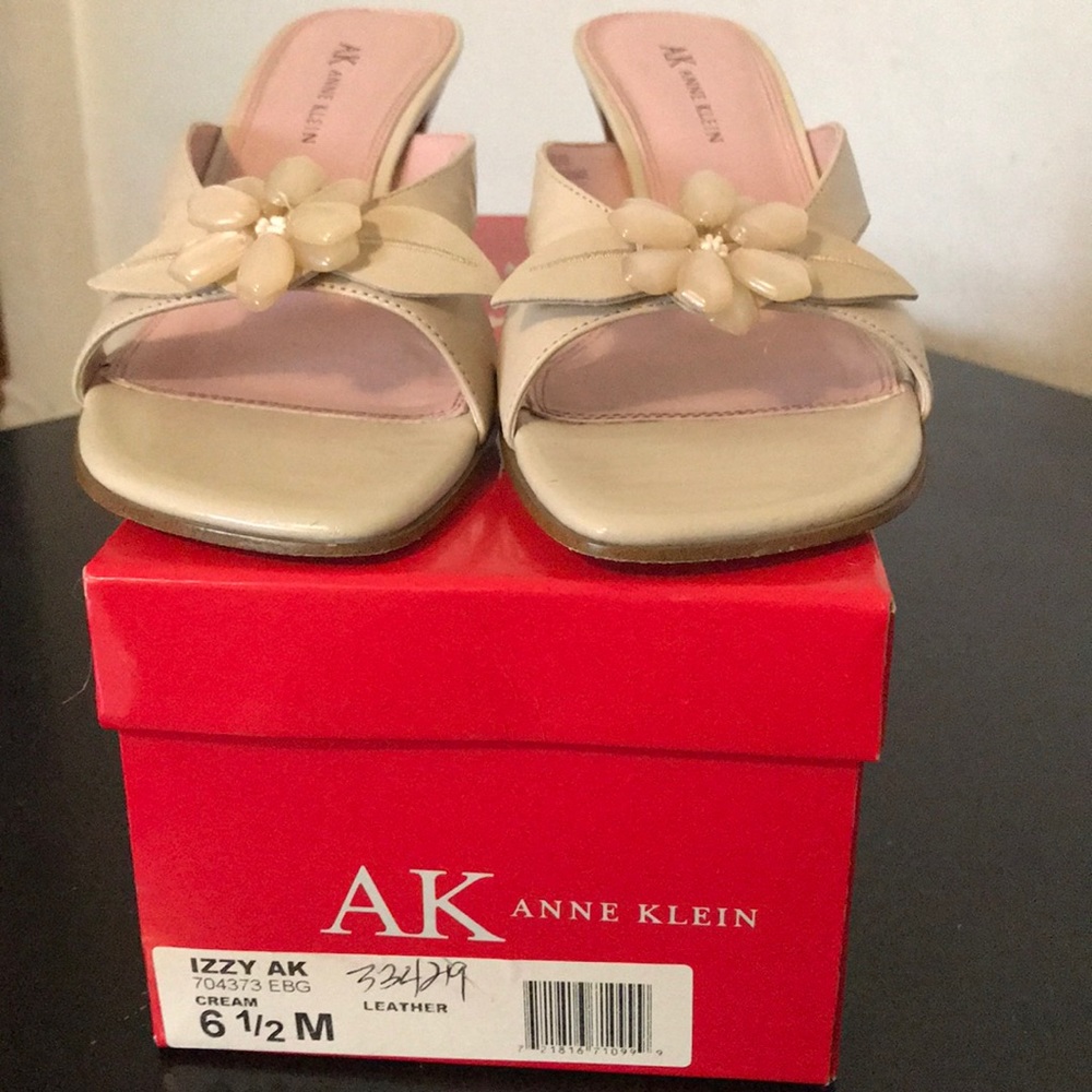 👡 Cream Sandal